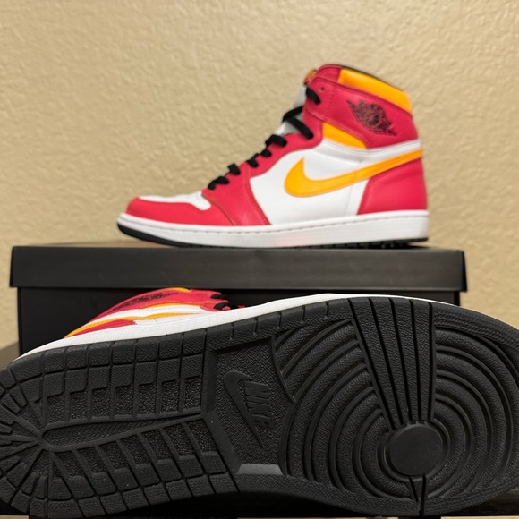 Jordan 1 retro high OG Light Fusion Red Size 11 - Picture 4 of 7
